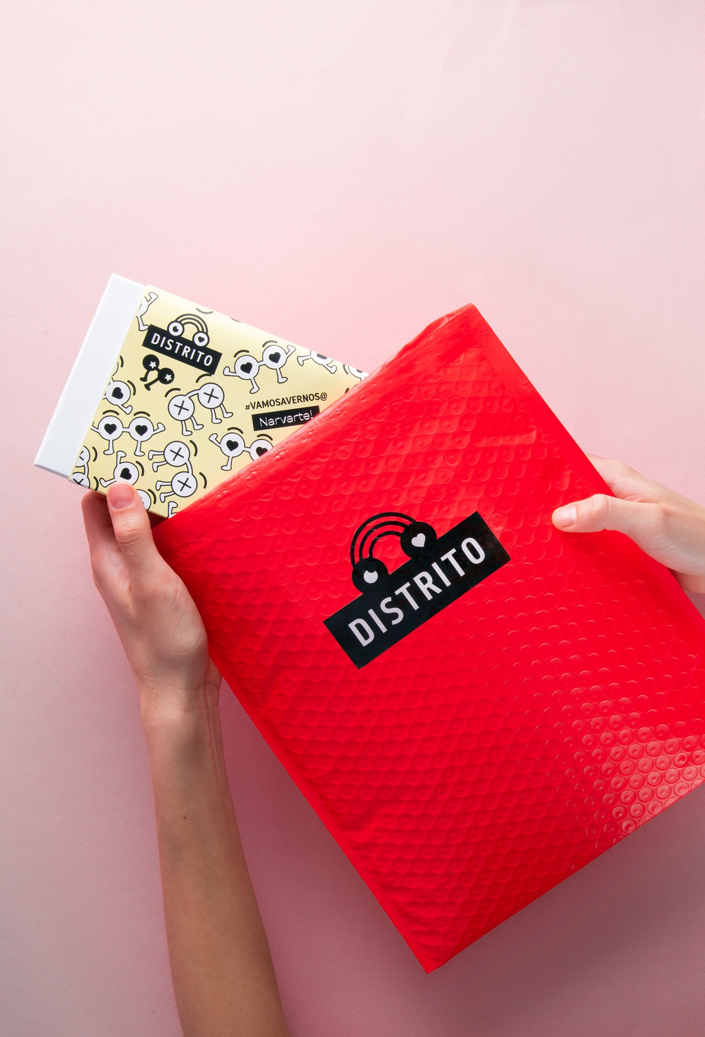 Distrito 時尚眼鏡品牌包裝營銷案例，時尚品牌設(shè)計，品牌營銷案例，深圳品牌設(shè)計，左右格局