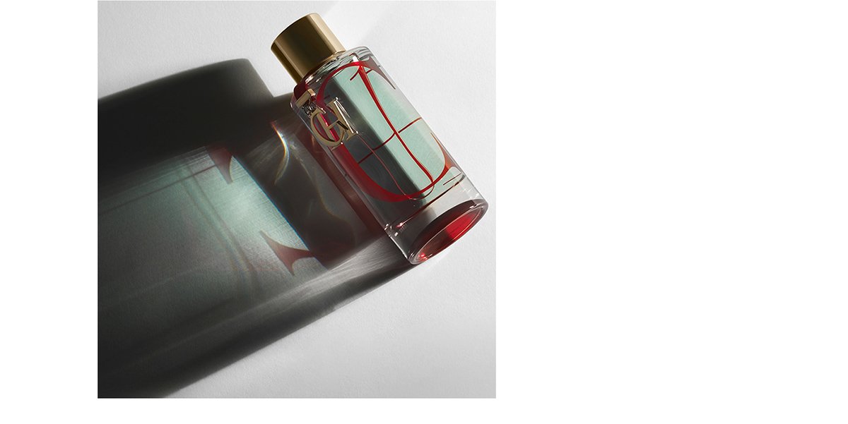 Carolina Herrera高端礦泉水品牌品牌設(shè)計欣賞，高端礦泉水品牌，礦泉水品牌設(shè)計，礦泉水品牌策劃，礦泉水品牌全案策劃，礦泉水品牌形象塑造，食品品牌設(shè)計，食品品牌策劃，深圳品牌設(shè)計，深圳品牌策劃，深圳品牌全案策劃，深圳品牌形象塑造，左右格局
