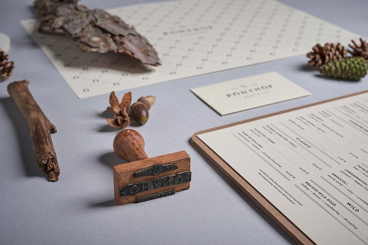 德國餐廳（餐飲）品牌標(biāo)志設(shè)計(jì)和品牌設(shè)計(jì)——logo與馬牧場(chǎng)背景相關(guān)，品牌設(shè)計(jì)，餐飲品牌設(shè)計(jì)，餐飲logo設(shè)計(jì)，餐廳品牌設(shè)計(jì)，品牌標(biāo)志設(shè)計(jì)，深圳品牌設(shè)計(jì)