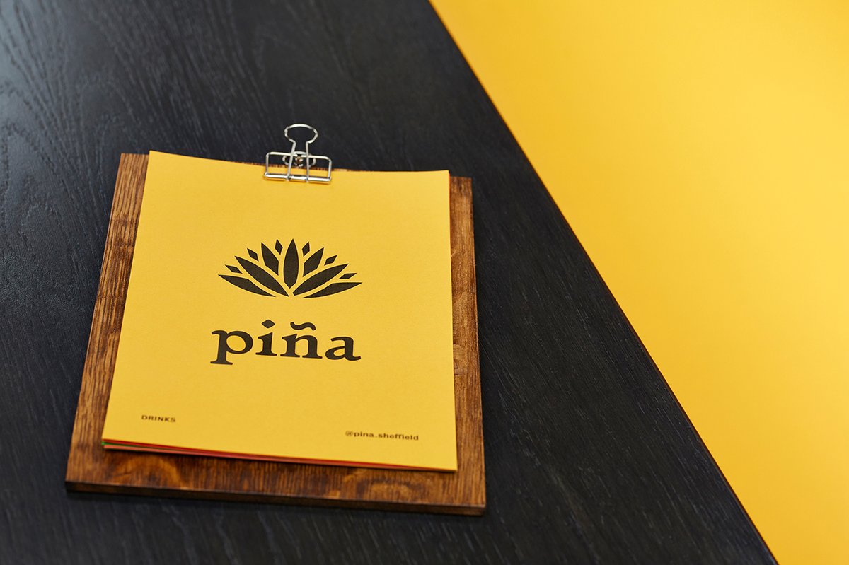 視覺識別在 piña 品牌設(shè)計的應(yīng)用——酒吧與餐廳形象的融合，品牌設(shè)計，酒吧品牌設(shè)計，品牌形象設(shè)計，企業(yè)品牌營銷，深圳品牌策劃，深圳品牌設(shè)計，左右格局