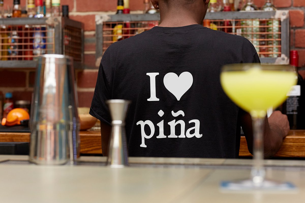 視覺識別在 piña 品牌設(shè)計的應(yīng)用——酒吧與餐廳形象的融合，品牌設(shè)計，酒吧品牌設(shè)計，品牌形象設(shè)計，企業(yè)品牌營銷，深圳品牌策劃，深圳品牌設(shè)計，左右格局