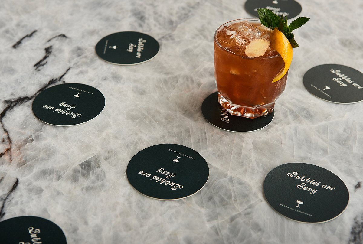 (餐飲）Marsella酒吧品牌設(shè)計(jì)和品牌標(biāo)識(shí)設(shè)計(jì)案例，餐飲品牌設(shè)計(jì)，品牌形象整合，品牌標(biāo)識(shí)設(shè)計(jì)，餐飲品牌視覺設(shè)計(jì)，餐飲品牌營(yíng)銷，品牌戰(zhàn)略定位，品牌設(shè)計(jì)公司，深圳品牌策劃，深圳品牌設(shè)計(jì)，左右格局