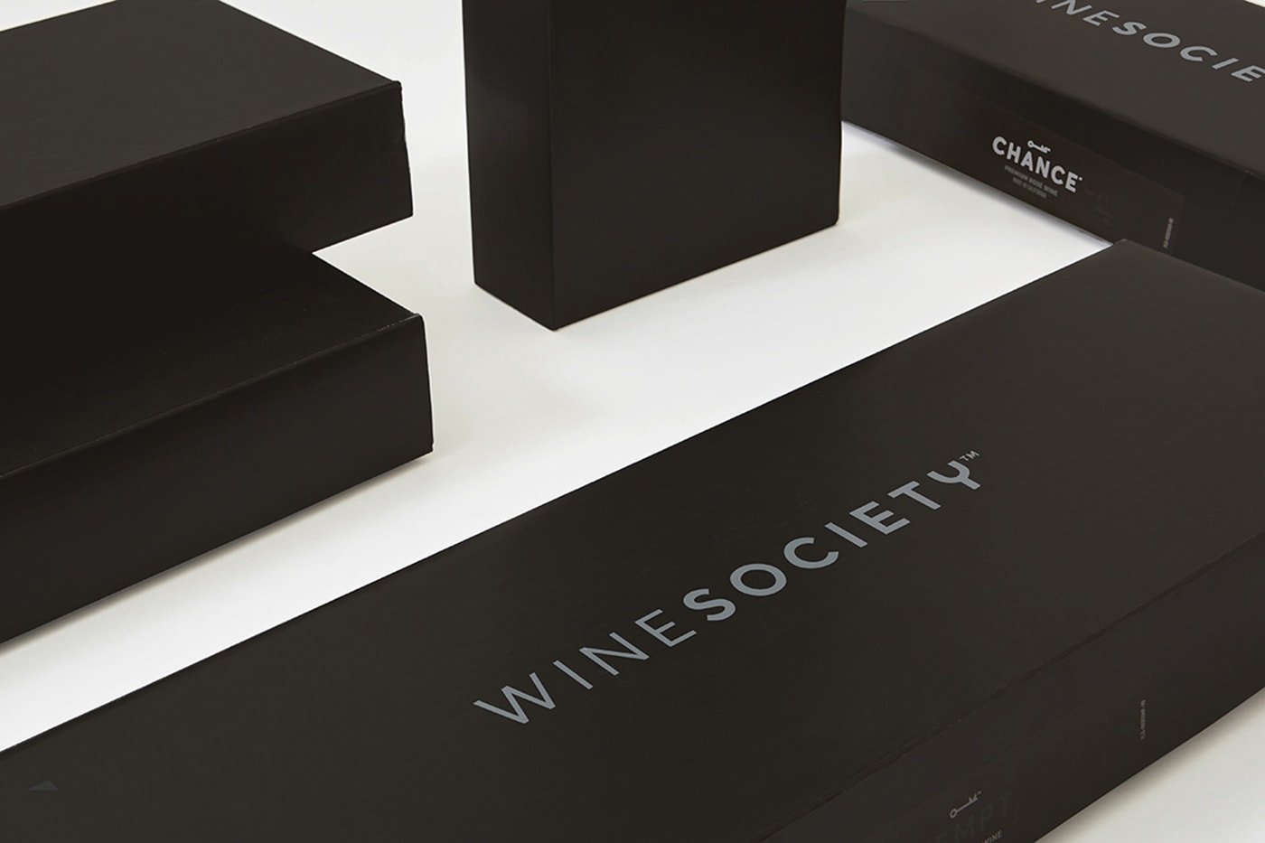 WineSociety優(yōu)質(zhì)葡萄酒品牌戰(zhàn)略定位和品牌策劃，餐飲品牌策劃，餐飲品牌設(shè)計(jì)，品牌設(shè)計(jì)公司，深圳品牌設(shè)計(jì)，左右格局