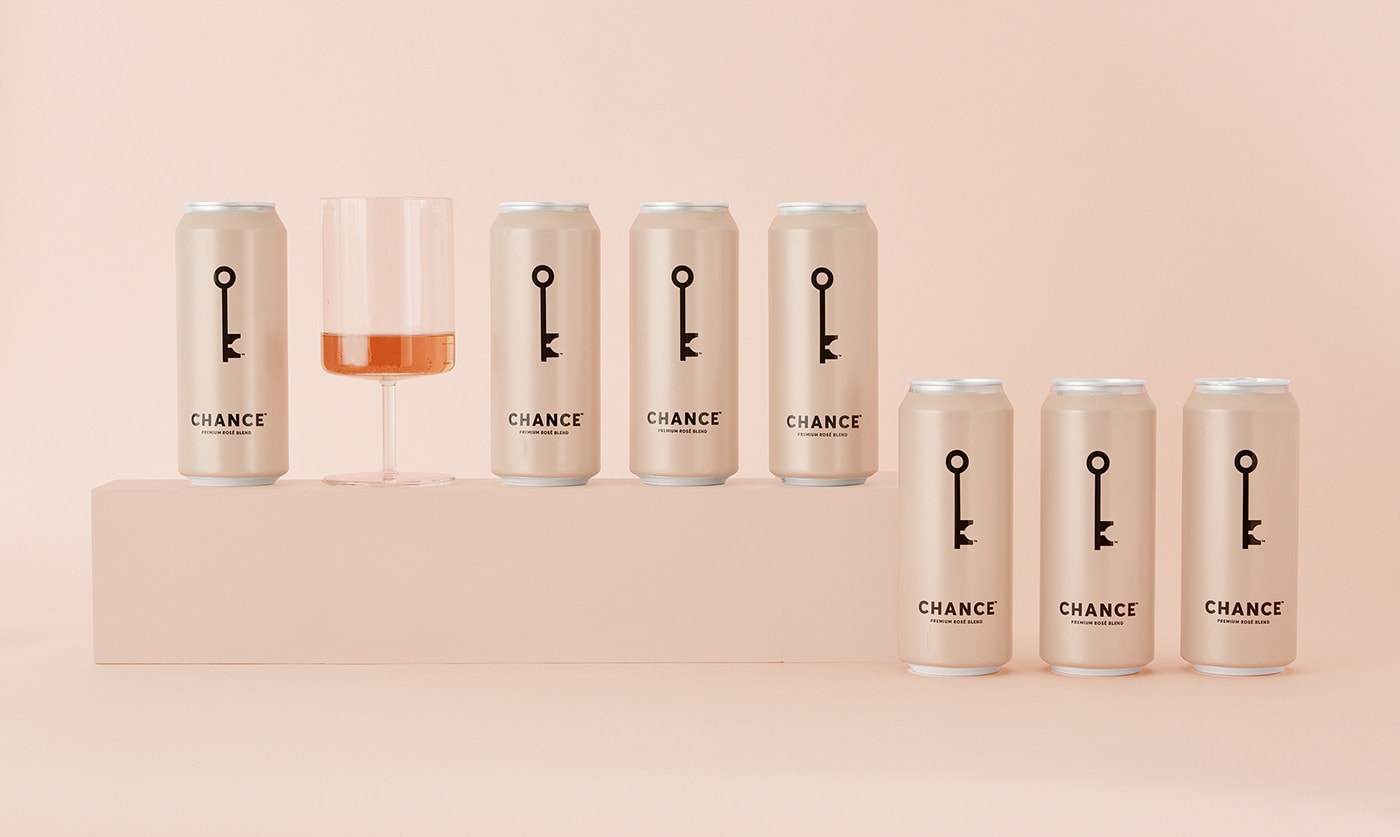 WineSociety優(yōu)質(zhì)葡萄酒品牌戰(zhàn)略定位和品牌策劃，餐飲品牌策劃，餐飲品牌設(shè)計(jì)，品牌設(shè)計(jì)公司，深圳品牌設(shè)計(jì)，左右格局
