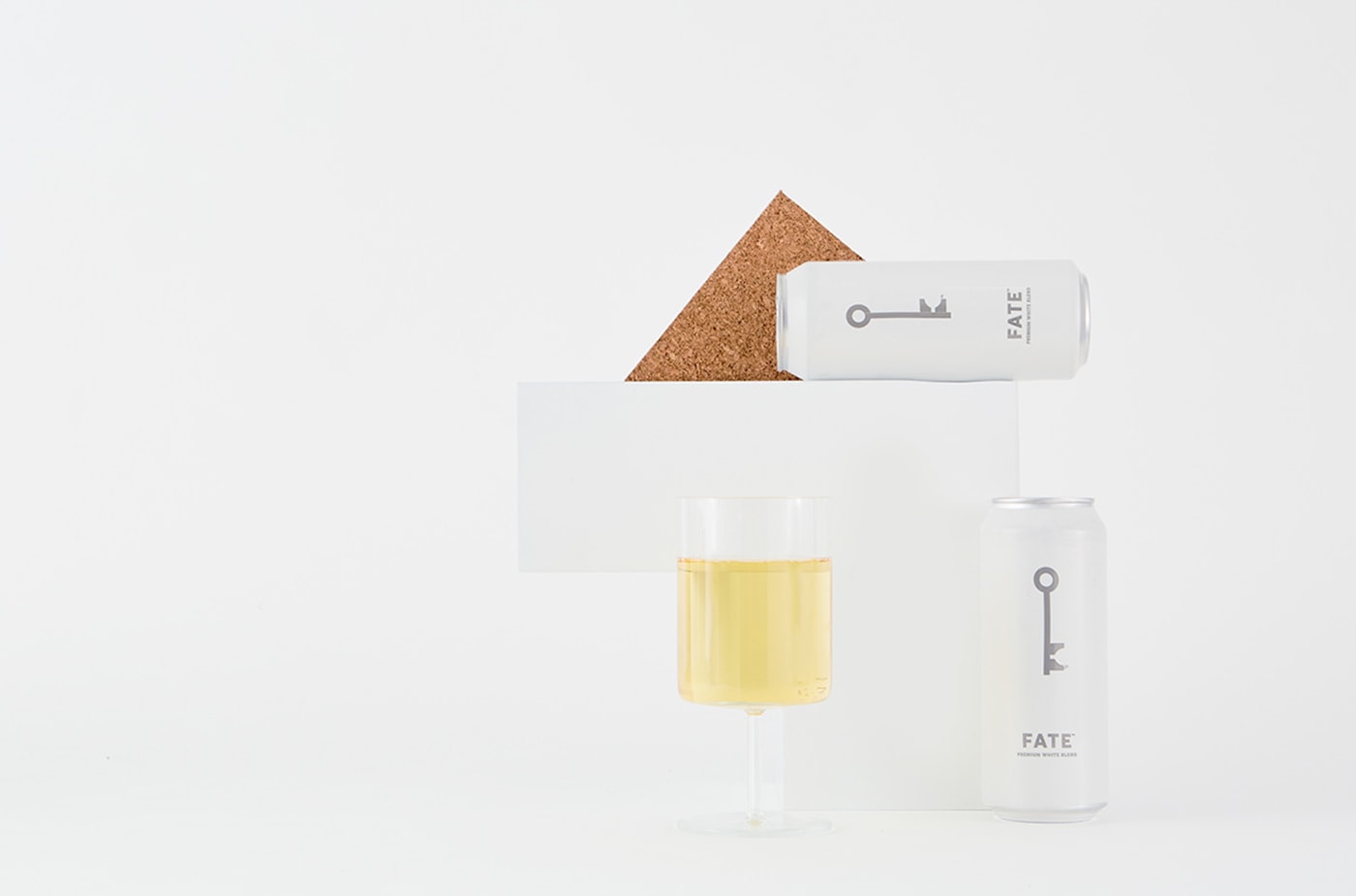 WineSociety優(yōu)質(zhì)葡萄酒品牌戰(zhàn)略定位和品牌策劃，餐飲品牌策劃，餐飲品牌設(shè)計(jì)，品牌設(shè)計(jì)公司，深圳品牌設(shè)計(jì)，左右格局