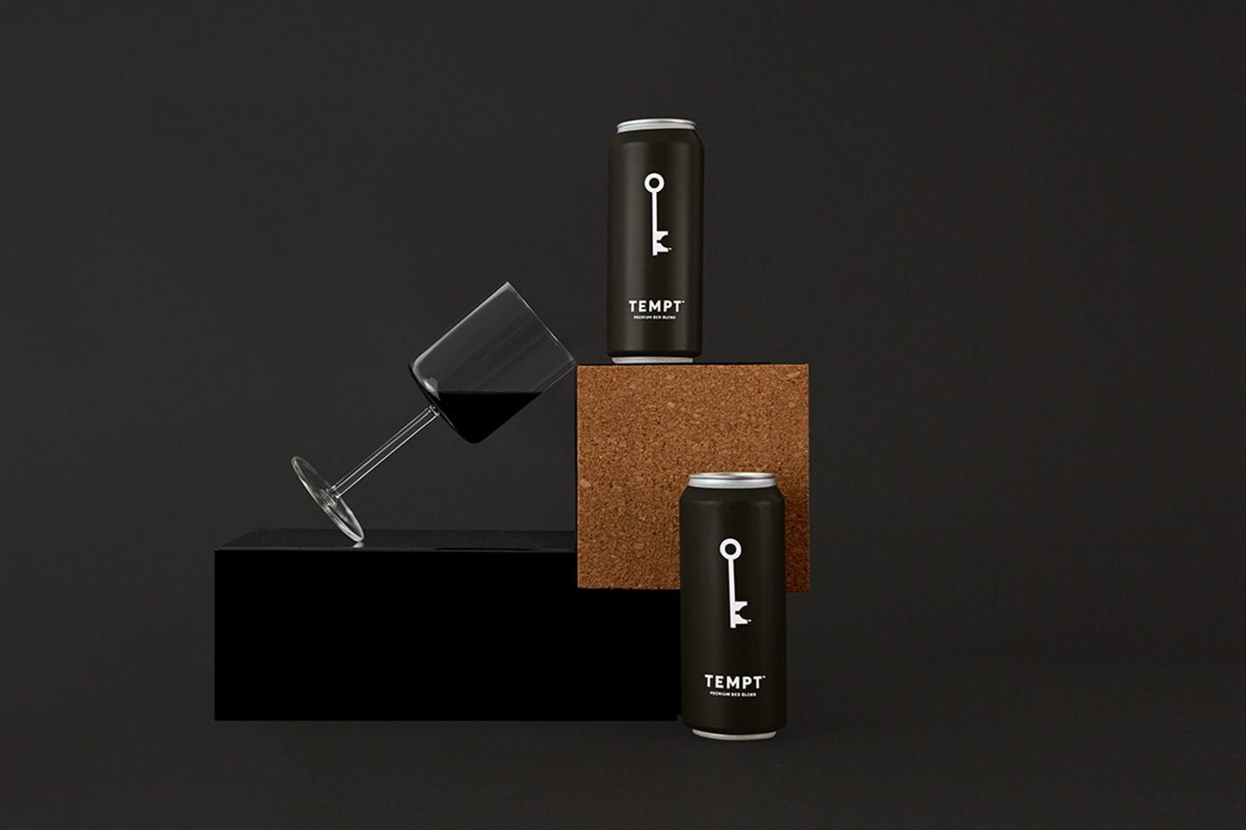 WineSociety優(yōu)質(zhì)葡萄酒品牌戰(zhàn)略定位和品牌策劃，餐飲品牌策劃，餐飲品牌設(shè)計(jì)，品牌設(shè)計(jì)公司，深圳品牌設(shè)計(jì)，左右格局