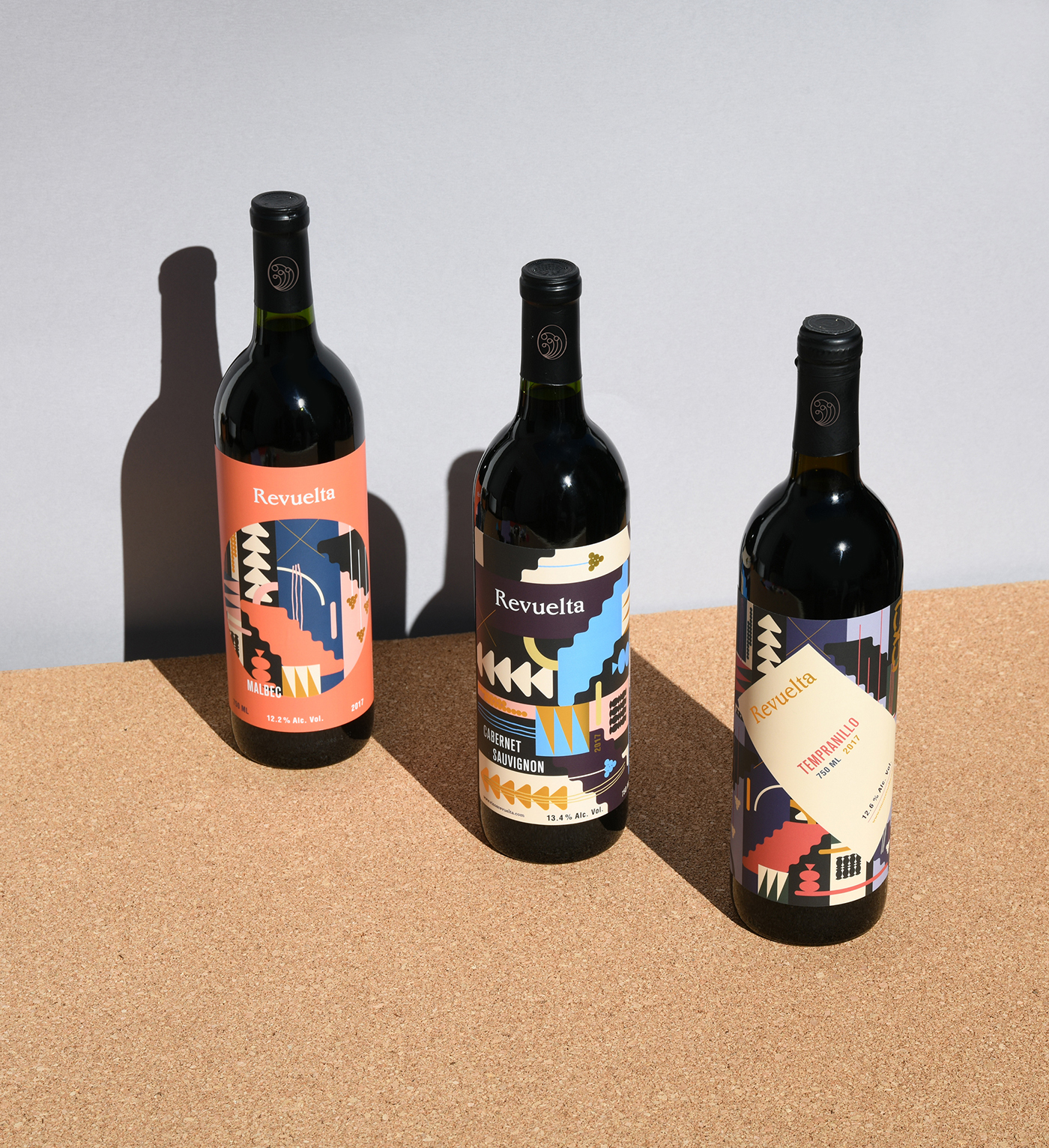 Revuelta墨西哥高端葡萄酒品牌形象設(shè)計(jì)案例欣賞，餐飲品牌設(shè)計(jì)，葡萄酒品牌設(shè)計(jì)，品牌設(shè)計(jì)公司，深圳品牌設(shè)計(jì)，左右格局