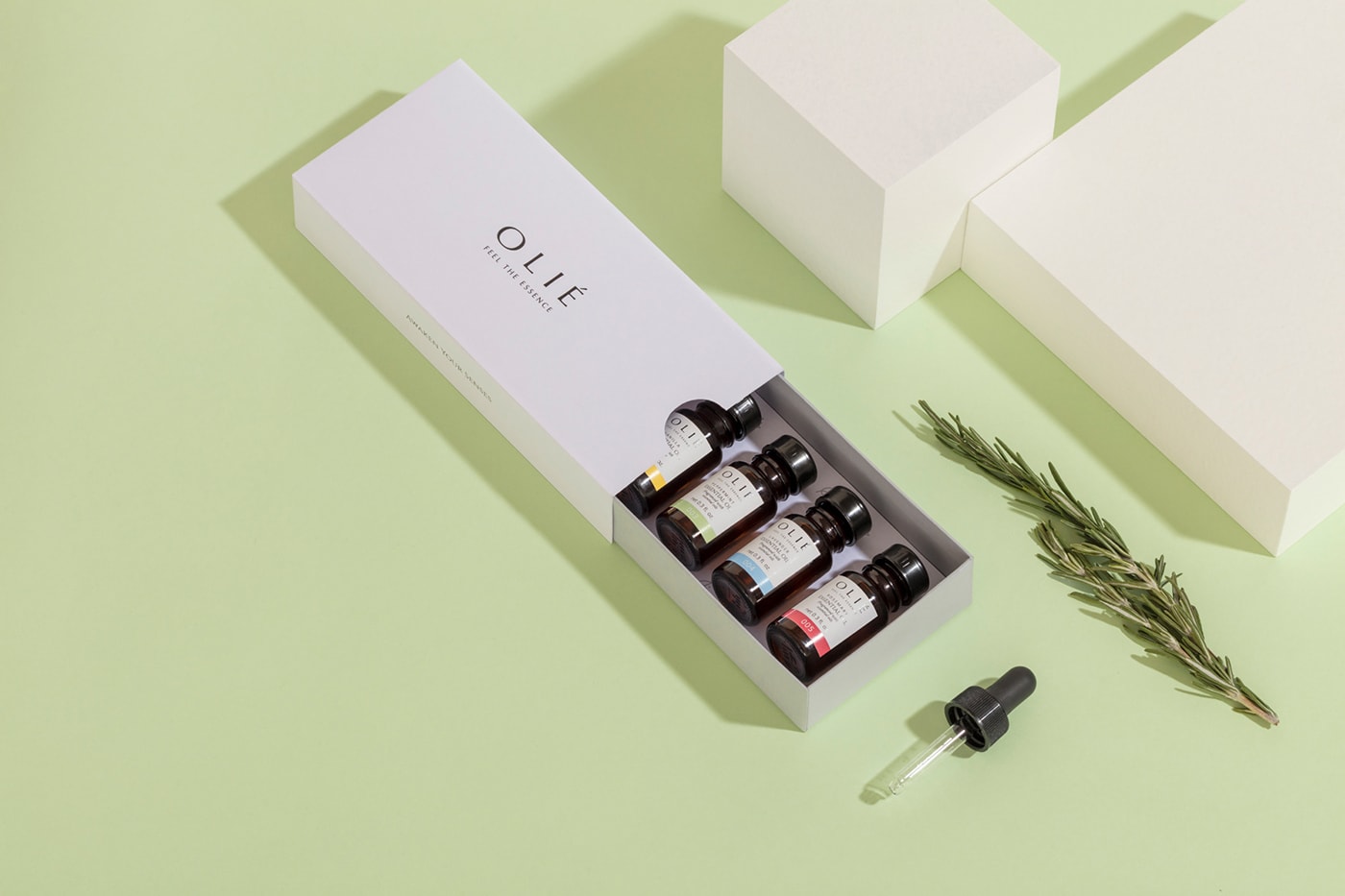 OLIE 香薰產(chǎn)品零售企業(yè)品牌設(shè)計(jì)案例，化妝品品牌設(shè)計(jì)，品牌設(shè)計(jì)公司，深圳品牌設(shè)計(jì)，左右格局